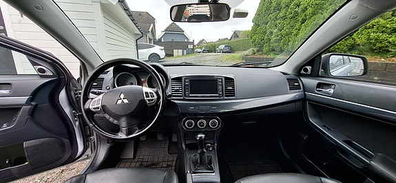 Mitsubishi Lancer 10 of 16