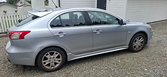 Mitsubishi Lancer 3 of 16
