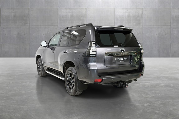 Toyota Land Cruiser 3 of 5