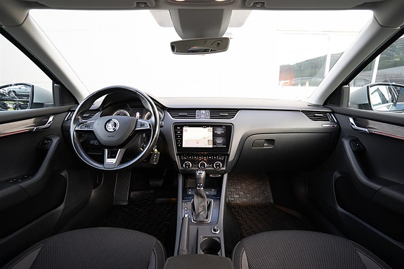 Skoda Octavia Scout 14 of 30