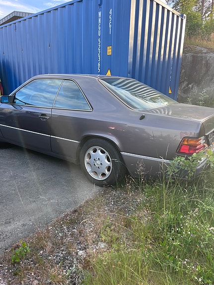 Mercedes-Benz E230 1993 photo 4