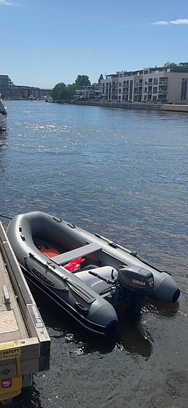 Flott ALU-RIB jolle med 9,9 hk 2-takt Yamaha 3 of 5