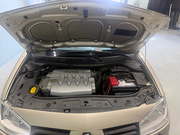 Renault Megane 21 of 30