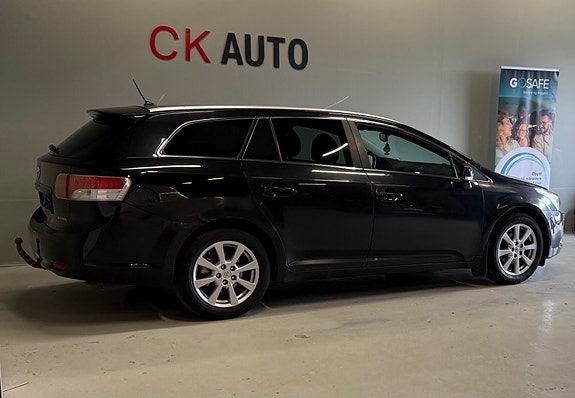 Toyota Avensis 3 of 5