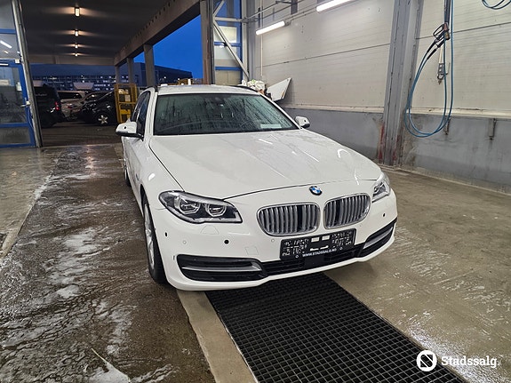 BMW 525d xDrive 4 of 5