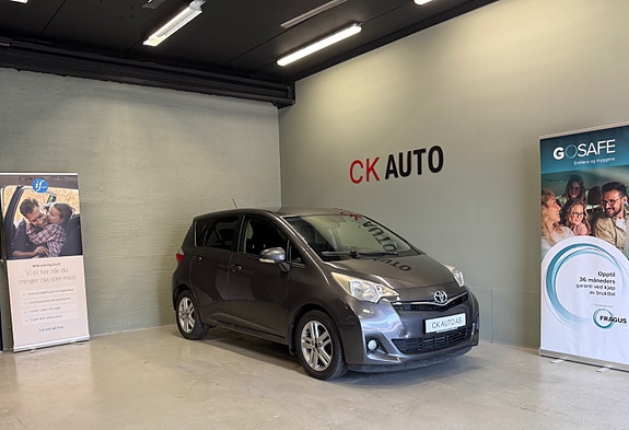 Toyota Verso-S 2 of 5