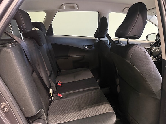 Toyota Verso-S 14 of 29
