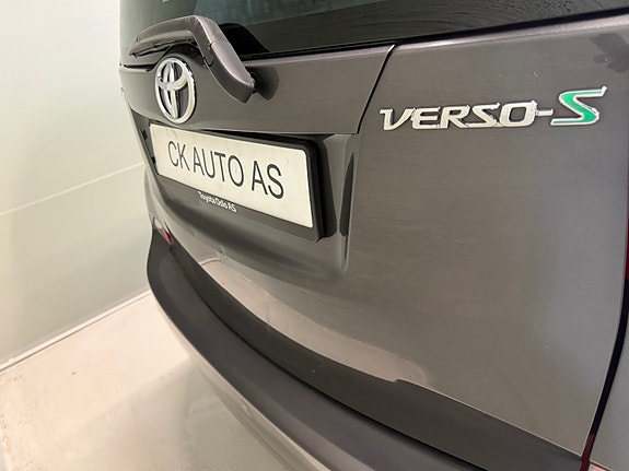 Toyota Verso-S 12 of 29