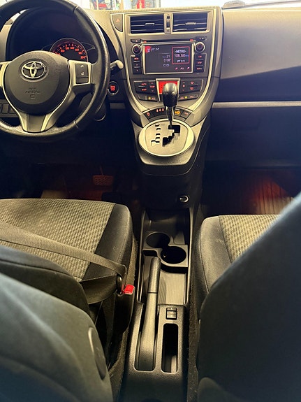 Toyota Verso-S 23 of 29