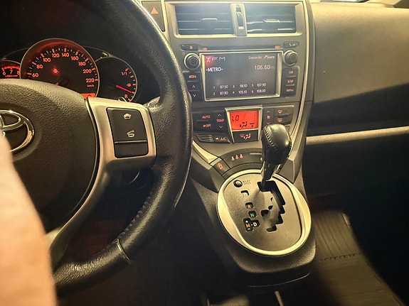 Toyota Verso-S 27 of 29
