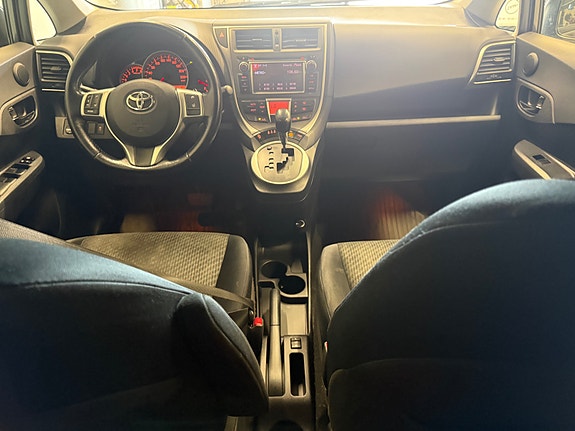 Toyota Verso-S 24 of 29