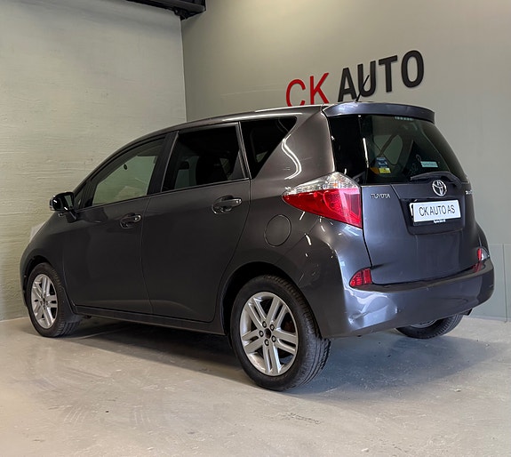Toyota Verso-S 7 of 29