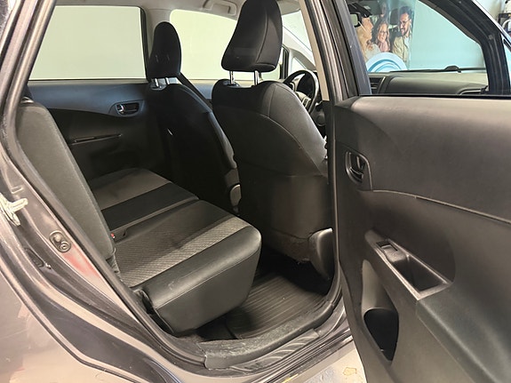 Toyota Verso-S 13 of 29