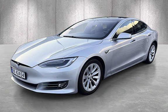 Tesla Model S 3 of 5