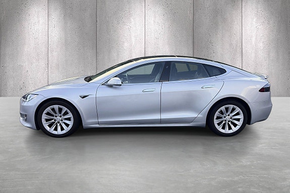 Tesla Model S 4 of 5