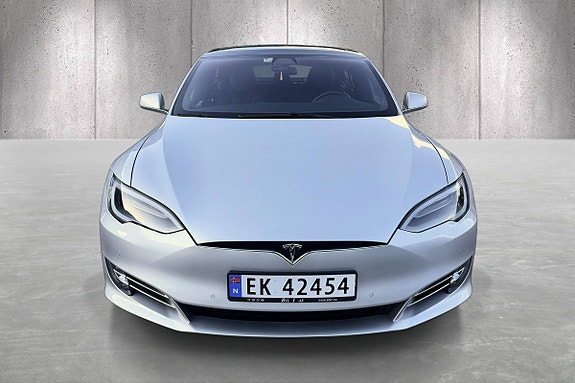Tesla Model S 2 of 5
