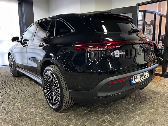 Mercedes-Benz EQC400 3 of 5