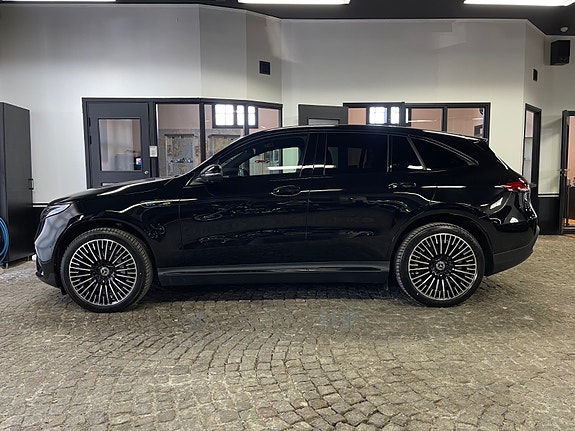 Mercedes-Benz EQC400 2 of 5