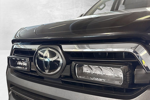 Toyota HiLux 2 of 5