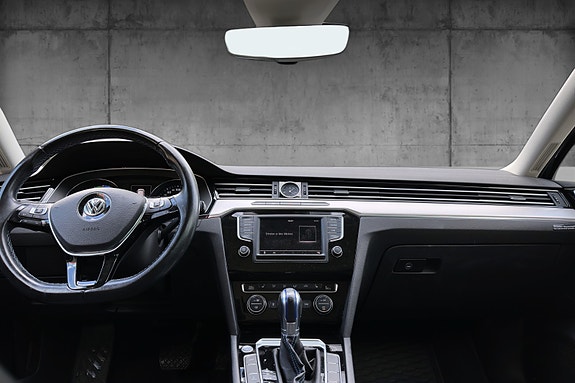 Volkswagen Passat 10 of 19