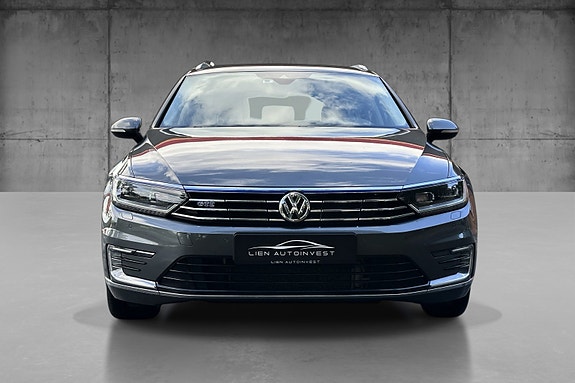 Volkswagen Passat 2 of 5