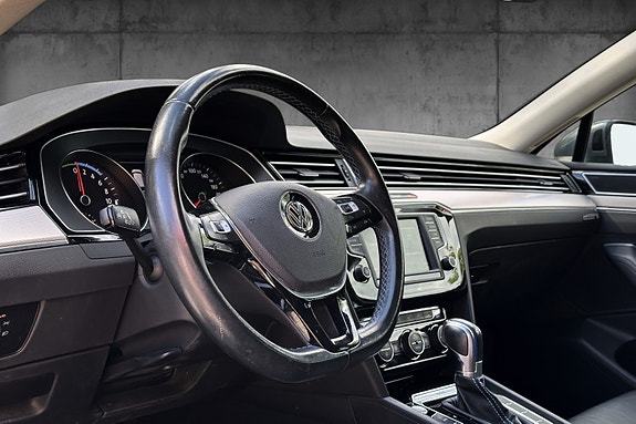 Volkswagen Passat 8 of 19