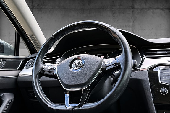 Volkswagen Passat 11 of 19