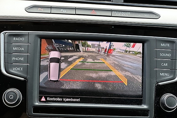 Volkswagen Passat 14 of 19