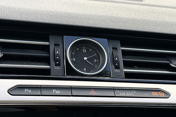 Volkswagen Passat 12 of 19