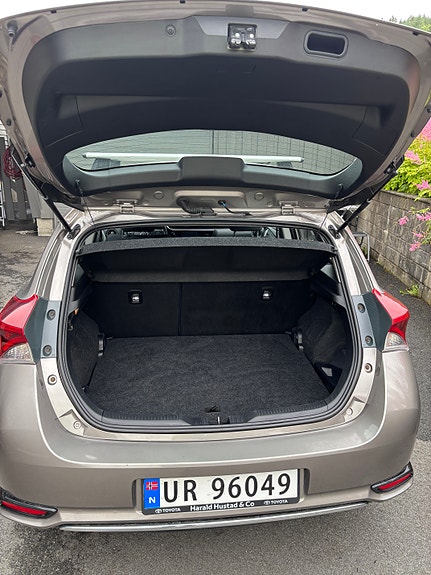 Toyota Auris 7 of 21