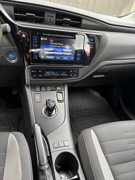 Toyota Auris 15 of 21