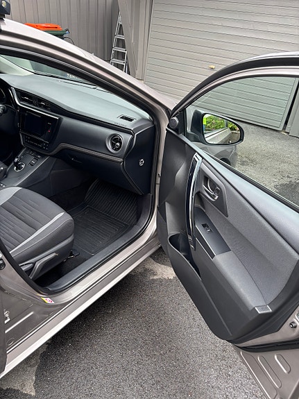 Toyota Auris 11 of 21