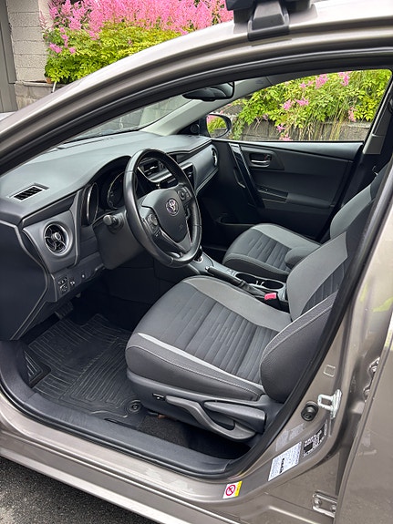 Toyota Auris 13 of 21