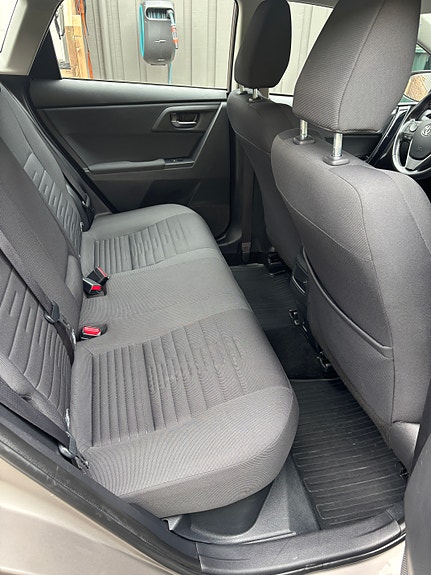Toyota Auris 10 of 21