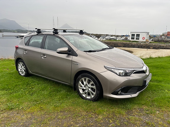 Toyota Auris 2 of 21