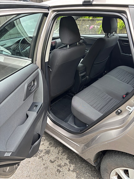 Toyota Auris 8 of 21