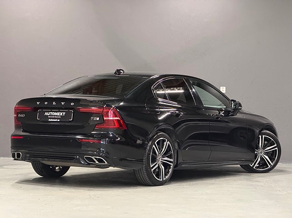 Volvo S60 4 of 5