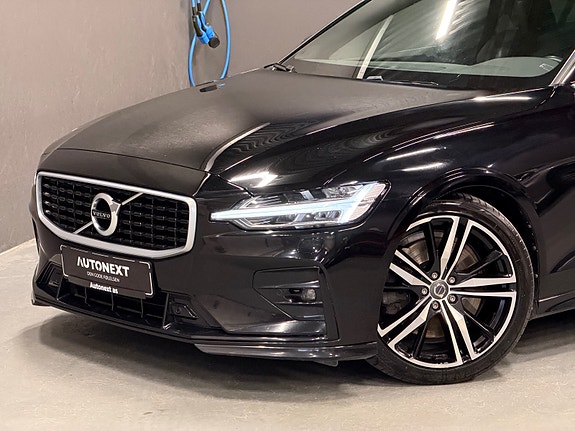 Volvo S60 2 of 5