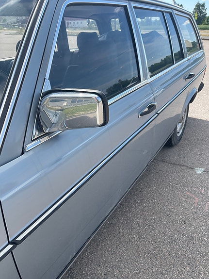Mercedes-Benz 300 Td 1982 photo 3