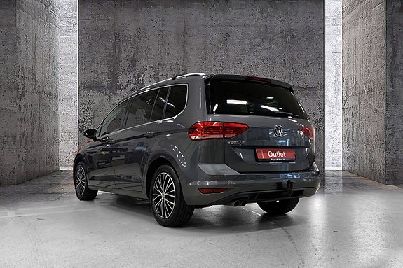 Volkswagen Touran 4 of 5