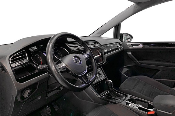 Volkswagen Touran 6 of 15