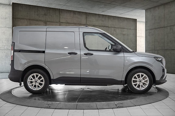Ford E-Transit Courier 6 of 22