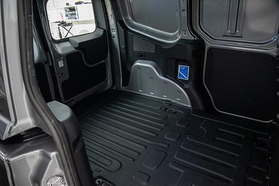 Ford E-Transit Courier 11 of 22