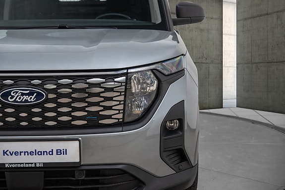 Ford E-Transit Courier 9 of 22