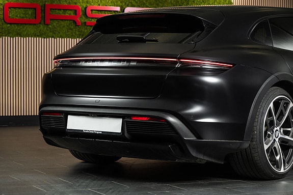 Porsche Taycan Cross Turismo 6 of 30