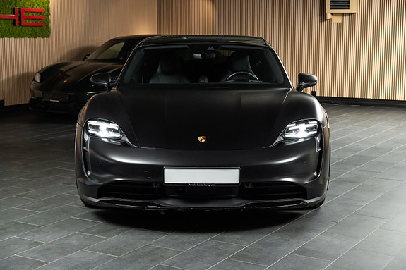 Porsche Taycan Cross Turismo 2 of 30
