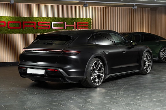 Porsche Taycan Cross Turismo 7 of 30