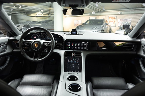 Porsche Taycan Cross Turismo 20 of 30
