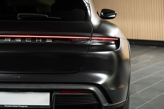 Porsche Taycan Cross Turismo 4 of 30
