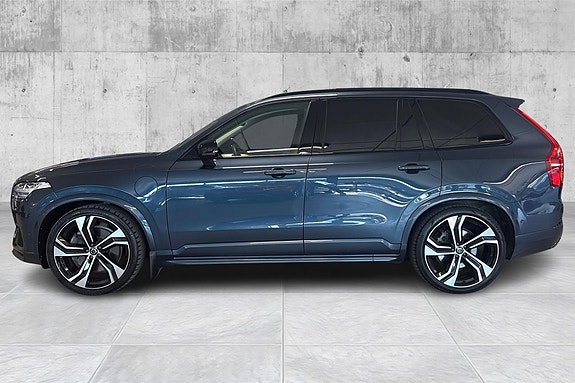 Volvo XC90 2 of 5